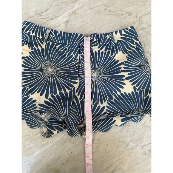 J. Crew linen blend Printed 4" scalloped short blue muslin sunburst size 4 - Picture 7 of 7
